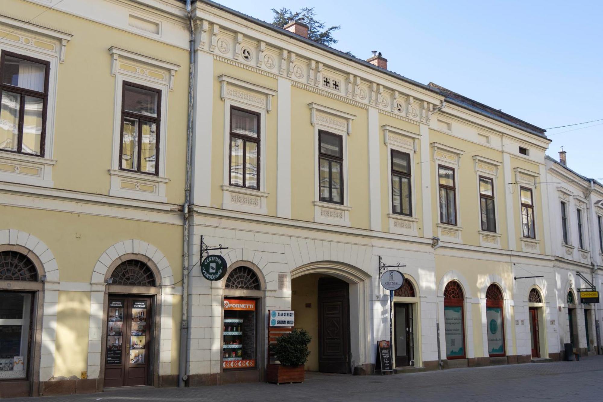 Centrum Vendeghaz Eger Buitenkant foto